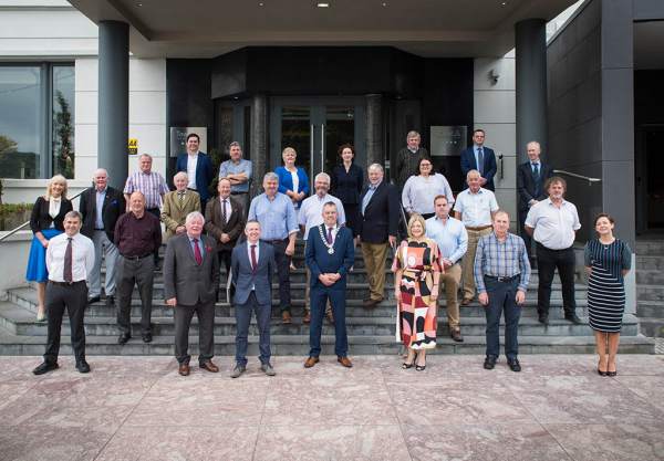 Members outside Tower Hotel 600 417 66 c1